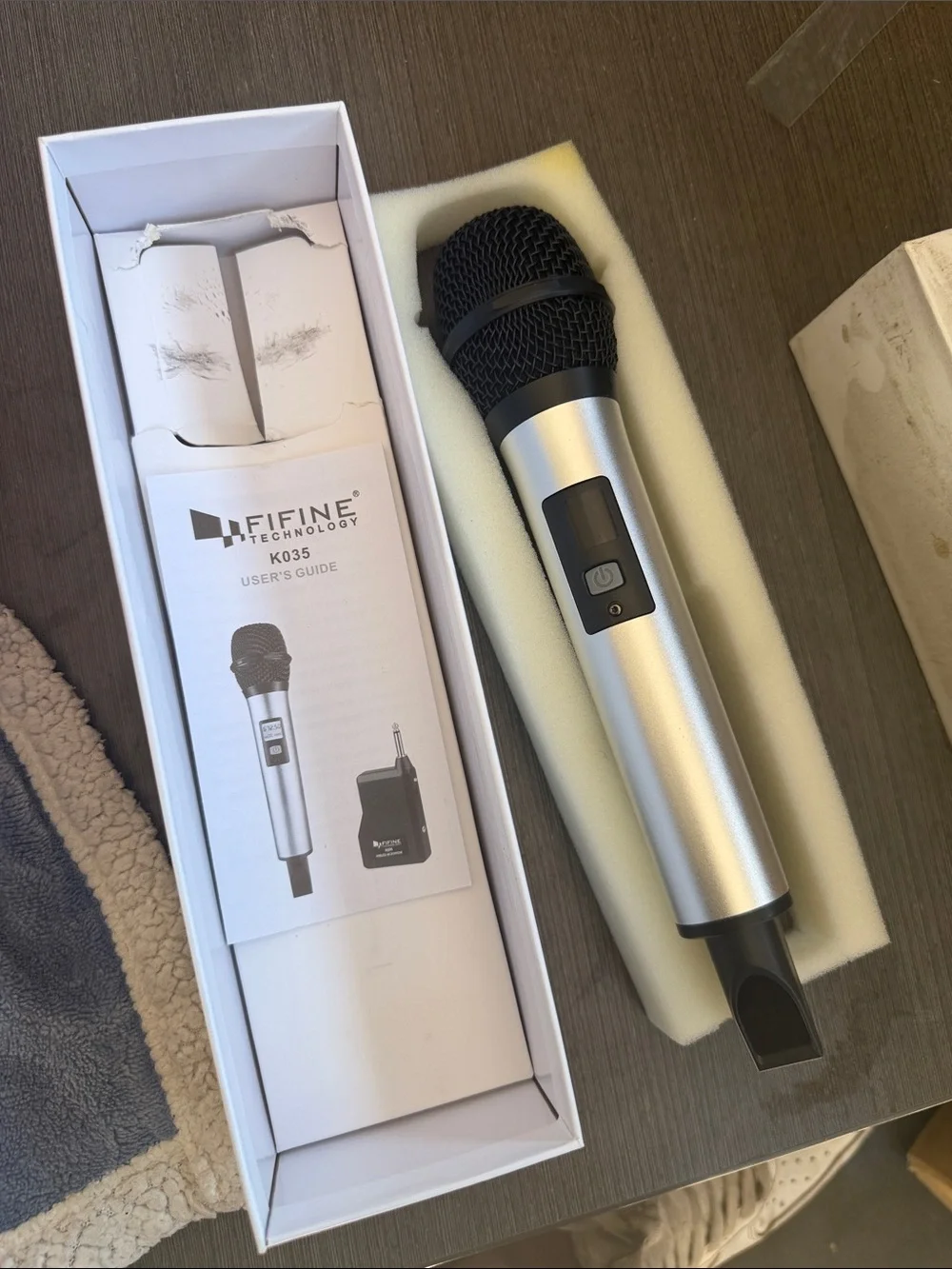 Figure Silver Wireless Handheld Microphone - K035